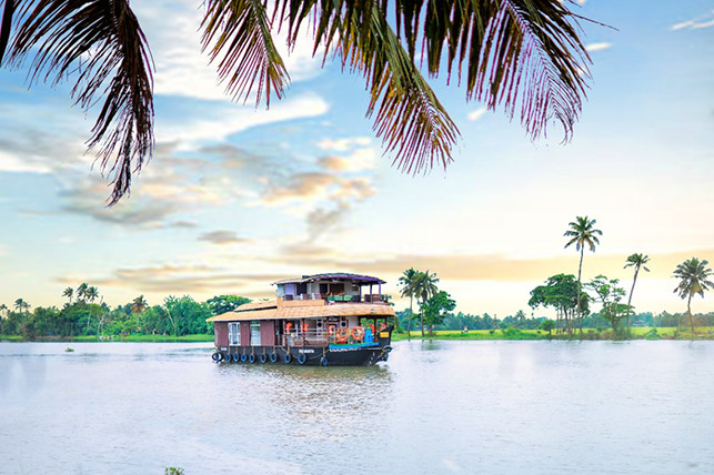 Lana Thayyil Houseboat